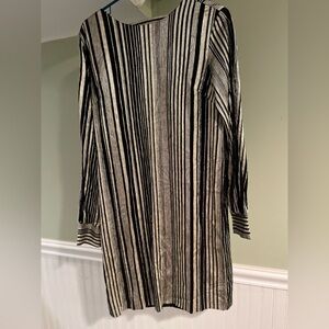 Gold / black cocktail dress with sleeve opening & cuff
Knee length
UK Next